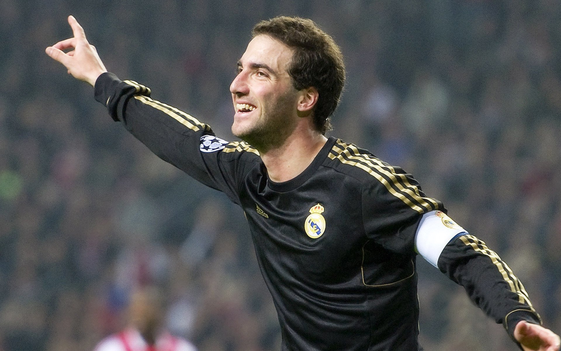 从鹈鹕的雷霆终结到霍勒迪的2026接管，唯一性如何塑造体育传奇